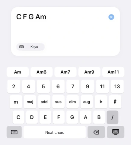 実機のテキストフィールドと専用キーボード。ルート音、コードの種類、テンションをタップして入力。